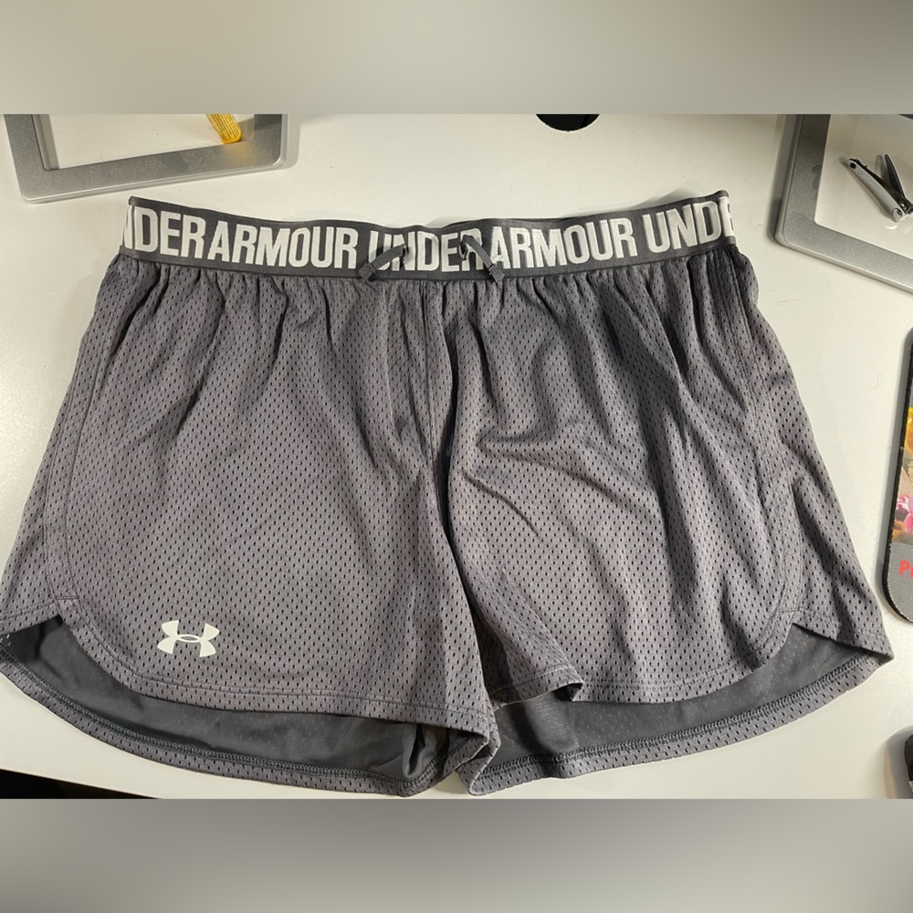 Women’s size medium under armor shorts
